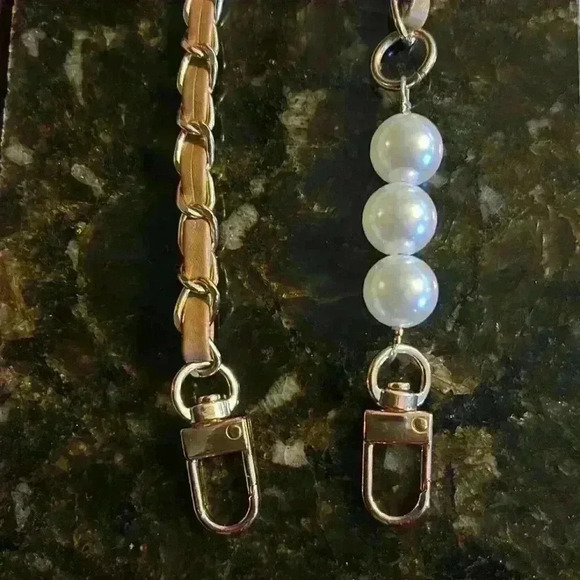 Faux Leather-Padded Crossbody Chain W/Pearl like accents  -beige -unbranded - Picture 1 of 2